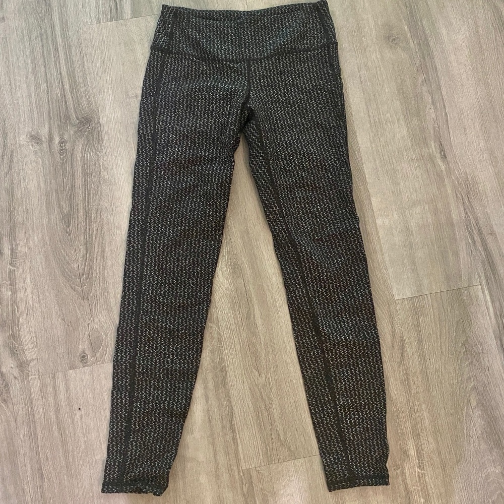 ATHLETA TIGHTS Black & White Perfect! Small